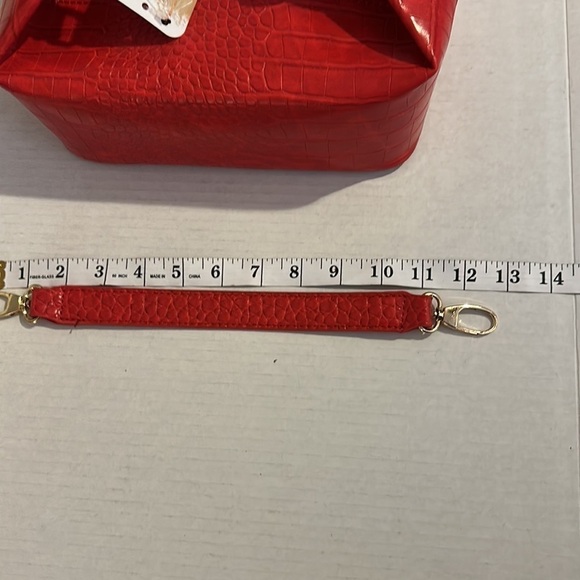 RED lunch box design handbag NEW - Picture 11 of 11